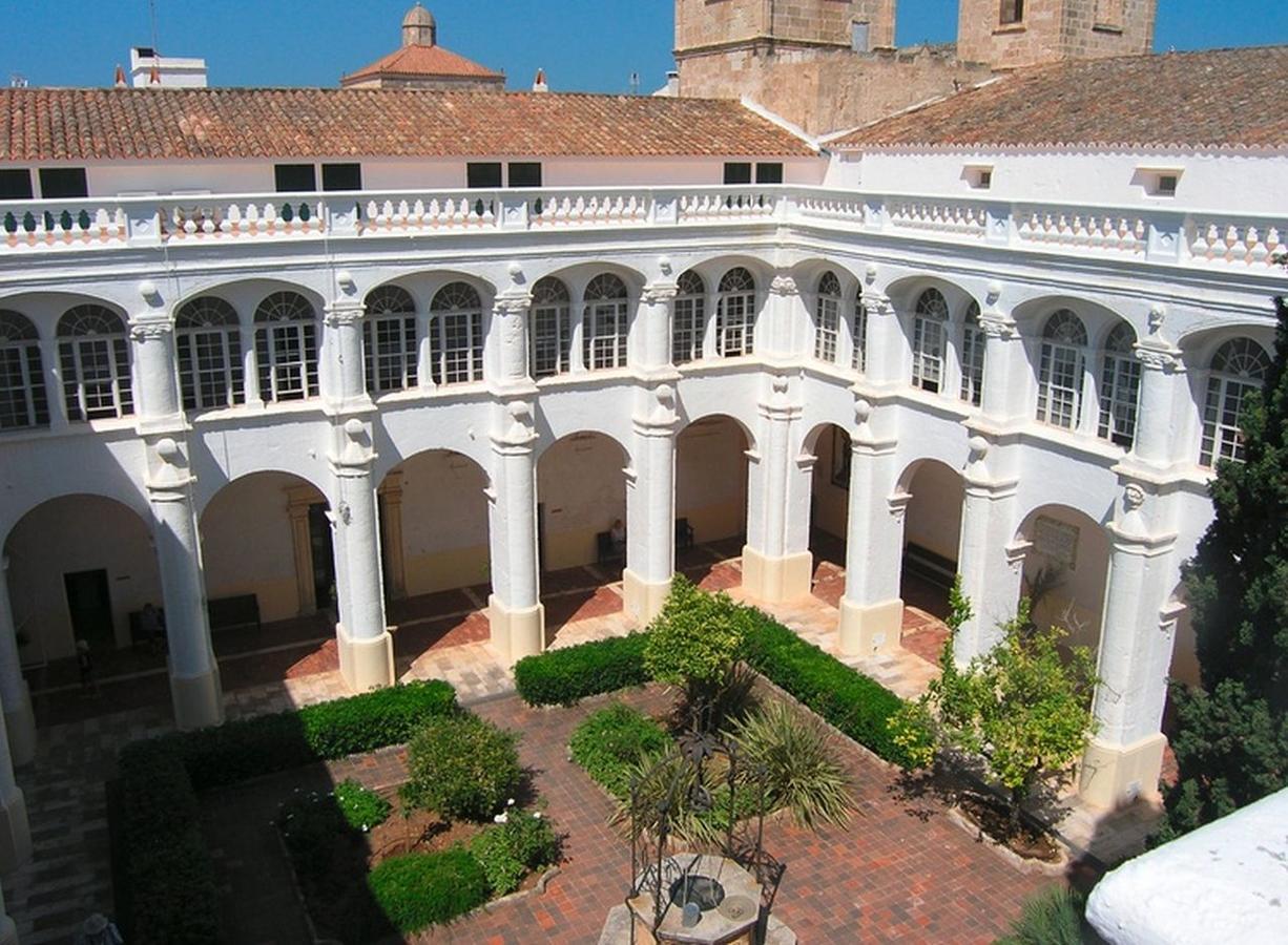 Grupoandria El Claustre De Ciutadella - Hospederia Hostel ภายนอก รูปภาพ